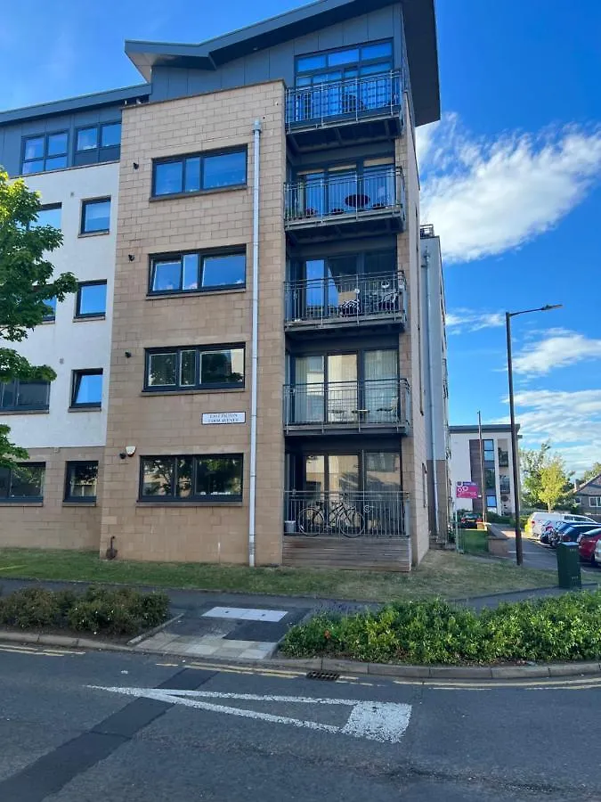Strada Apartment EDI